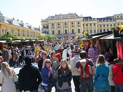 Beim Ostermarkt rund ums Schloss Schönbrunn herrscht alljährlich ein reges Treiben Beim Ostermarkt rund ums Schloss Schönbrunn herrscht alljährlich ein reges Treiben