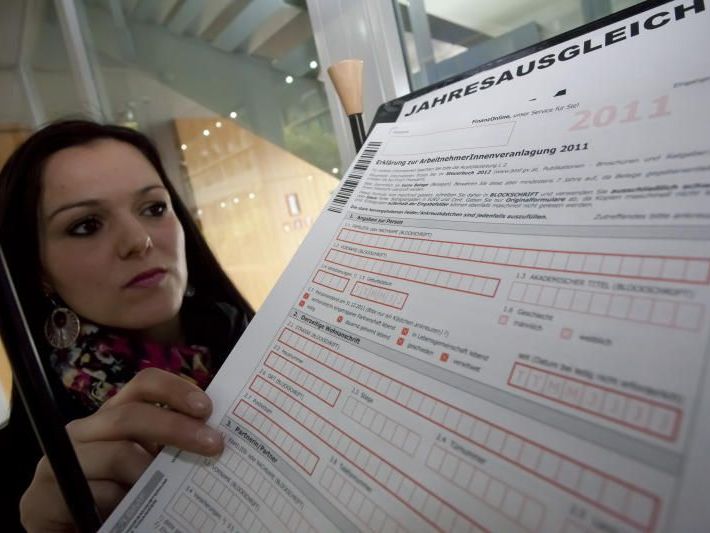 Formulare zum Jahresausgleich liegen im Finanzamt auf. Bequemer geht es online von zu Hause aus. Formulare zum Jahresausgleich liegen im Finanzamt auf. Bequemer geht es online von zu Hause aus.