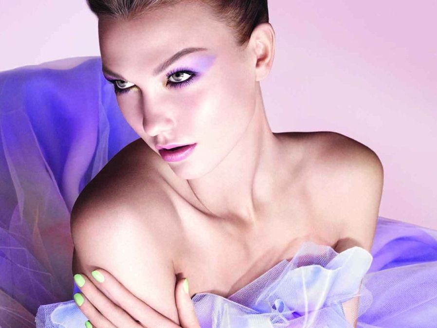 Karlie Kloss präsentiert die Dior Garden Collection (Spring 2012)