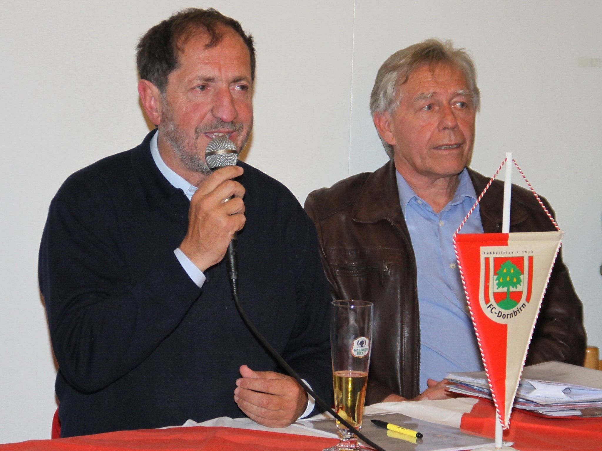 Erwin Reis und Wolfgang Karlinger freut sich mit dem Vorstand auf die Kick off Veranstaltung. Erwin Reis und Wolfgang Karlinger freut sich mit dem Vorstand auf die Kick off Veranstaltung.