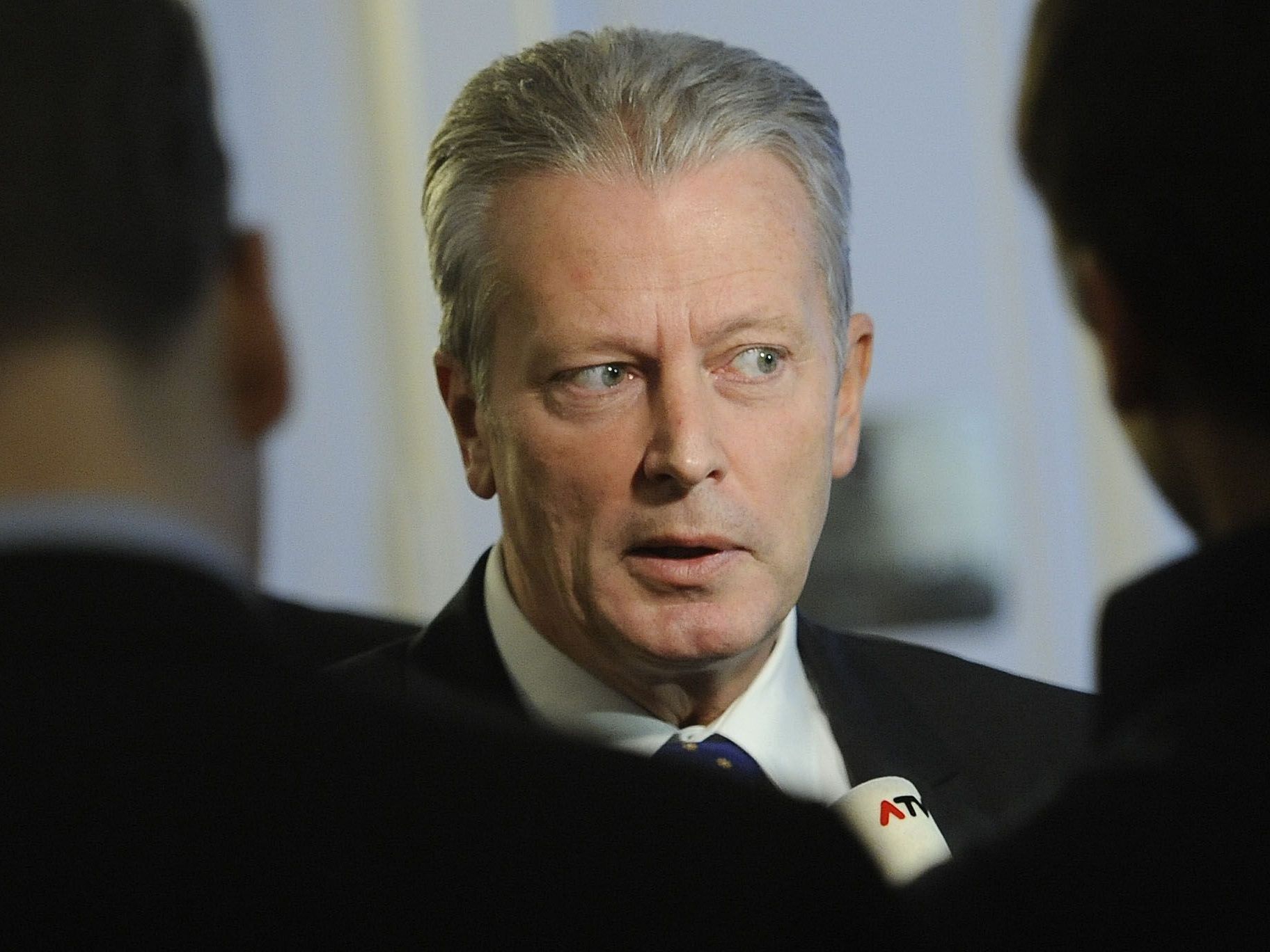 Wirtschaftsminister Mitterlehner sieht keine Möglichkeit den Spritpreis amtlich zu regeln. Wirtschaftsminister Mitterlehner sieht keine Möglichkeit den Spritpreis amtlich zu regeln.