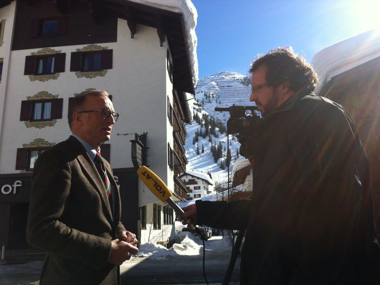 Lech ist erschüttert und betet für Prinz Friso: Bgm. Ludwig Muxel im Interview mit VOL.AT-Reporter Sascha Schmidt.