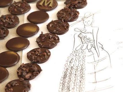 Eine Robe aus Schokolade am Wiener Opernball.
