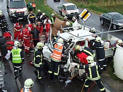 Der Unfall auf der Südost-Tangente forderte Schwerverletze. Der Unfall auf der Südost-Tangente forderte Schwerverletze.