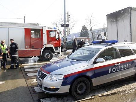 Die schwerverletzte Mutter, deren Tochter bei dem Unfall in Wien-Favoriten gestorben ist, liegt auf der Intensivstation.