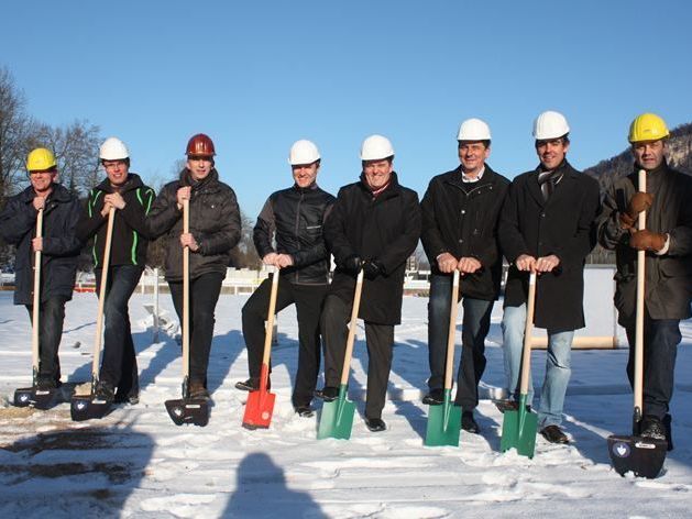 Spatenstich für den Hallenbau der neuen Hockeyarena erfolgt. Spatenstich für den Hallenbau der neuen Hockeyarena erfolgt.