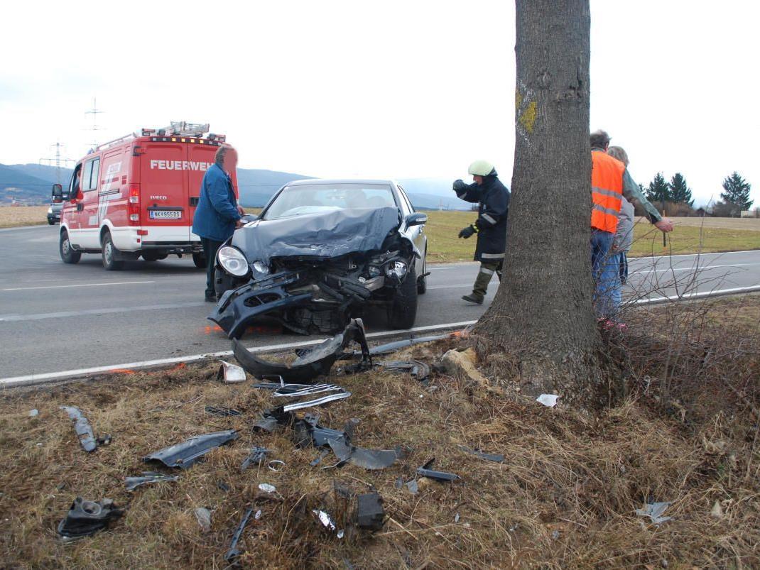 Zwei Verletzte forderte dieser Crash in Ternitz