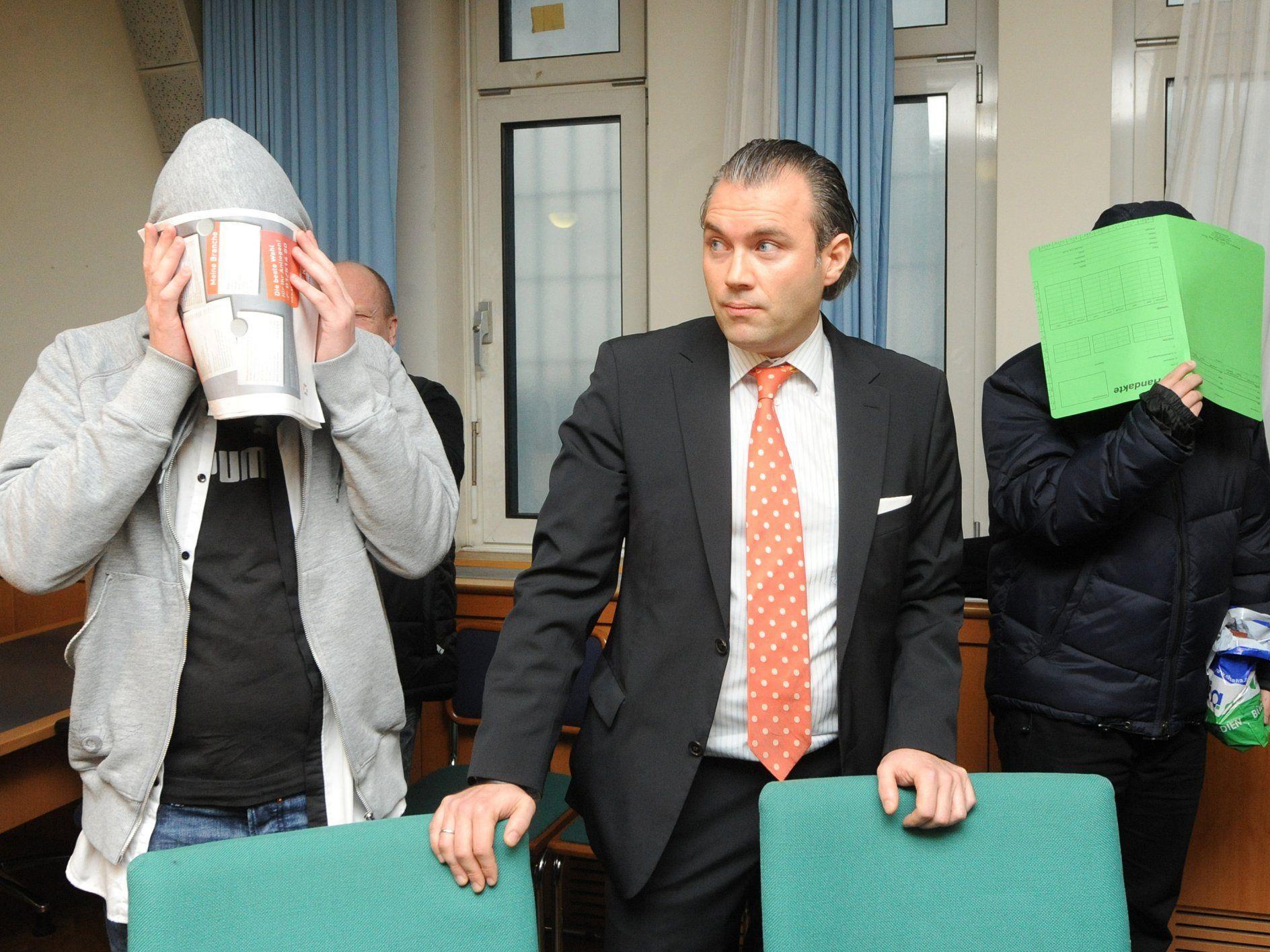 Die Angeklagten im Heckenschützen-Prozess legten am Freitag Geständnisse ab.