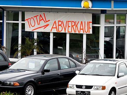 Immer wieder "kaufte" und verkaufte der 18-Jährige Pkws, ohne sie wirklich zu bezahlen Immer wieder "kaufte" und verkaufte der 18-Jährige Pkws, ohne sie wirklich zu bezahlen