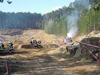 In Raglitz (Bezirk Neunkirchen) musste die Feuerwehr einen brennenden Kompressor löschen In Raglitz (Bezirk Neunkirchen) musste die Feuerwehr einen brennenden Kompressor löschen