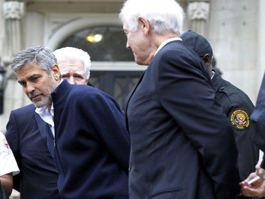 Bitterer Ernst: George Clooney kam sein Engagement zu stehen.