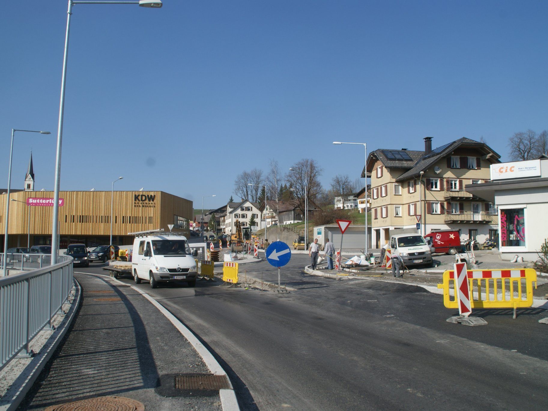 Der neue Kreisverkehr im "Pfister" ist mit Einschränkungen befahrbar. Der neue Kreisverkehr im "Pfister" ist mit Einschränkungen befahrbar.
