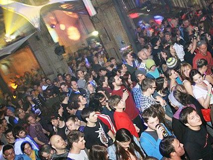 Bestens besucht von tanzwütigen Electro-Jüngern war das Electronic Spring Opening in der Ottakringer Brauerei Bestens besucht von tanzwütigen Electro-Jüngern war das Electronic Spring Opening in der Ottakringer Brauerei