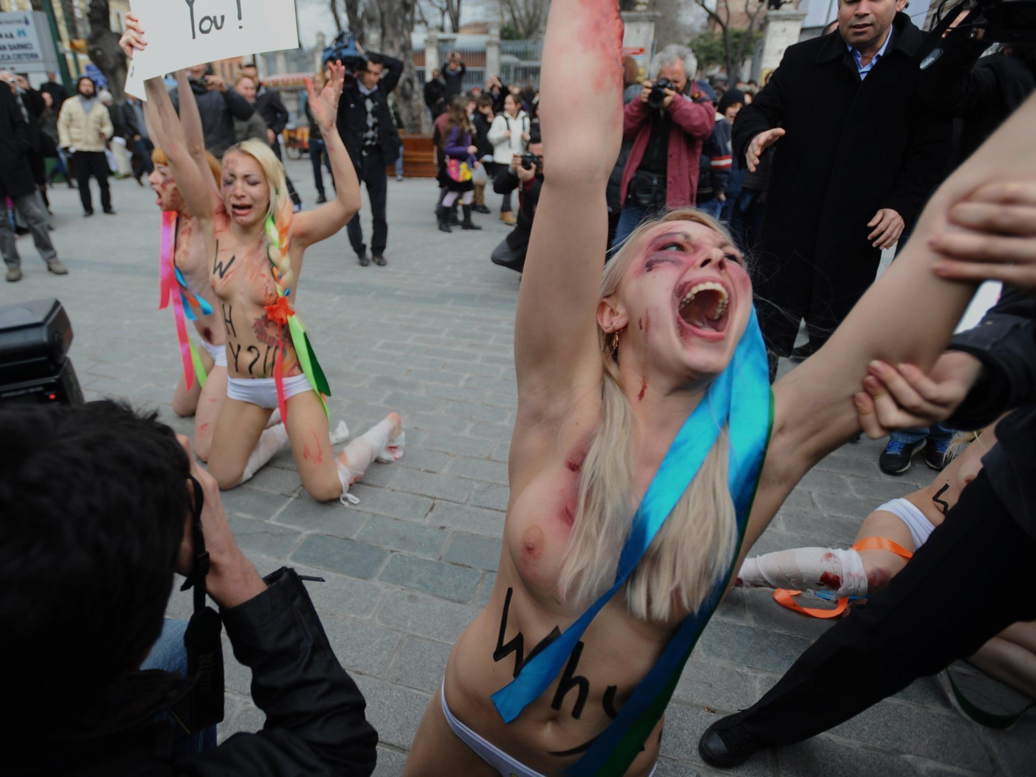 Martialisch machen die Femen auch diesmal auf sich aufmerksam.