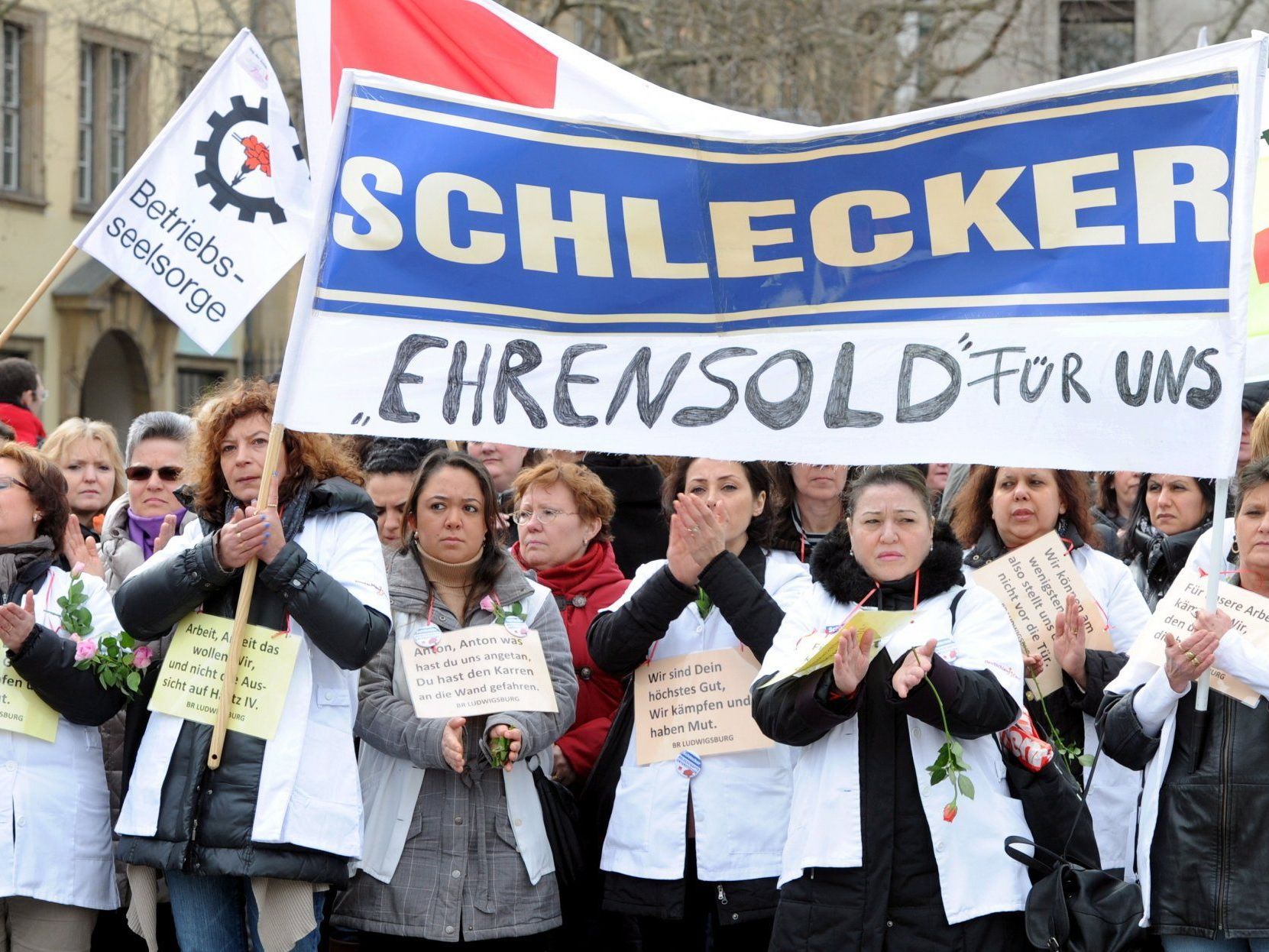 Schlechte Nachricht für 12.000 Mitarbeiter: Keine KfW-Kredite für Schlecker-Transfergesellschaft. Schlechte Nachricht für 12.000 Mitarbeiter: Keine KfW-Kredite für Schlecker-Transfergesellschaft.