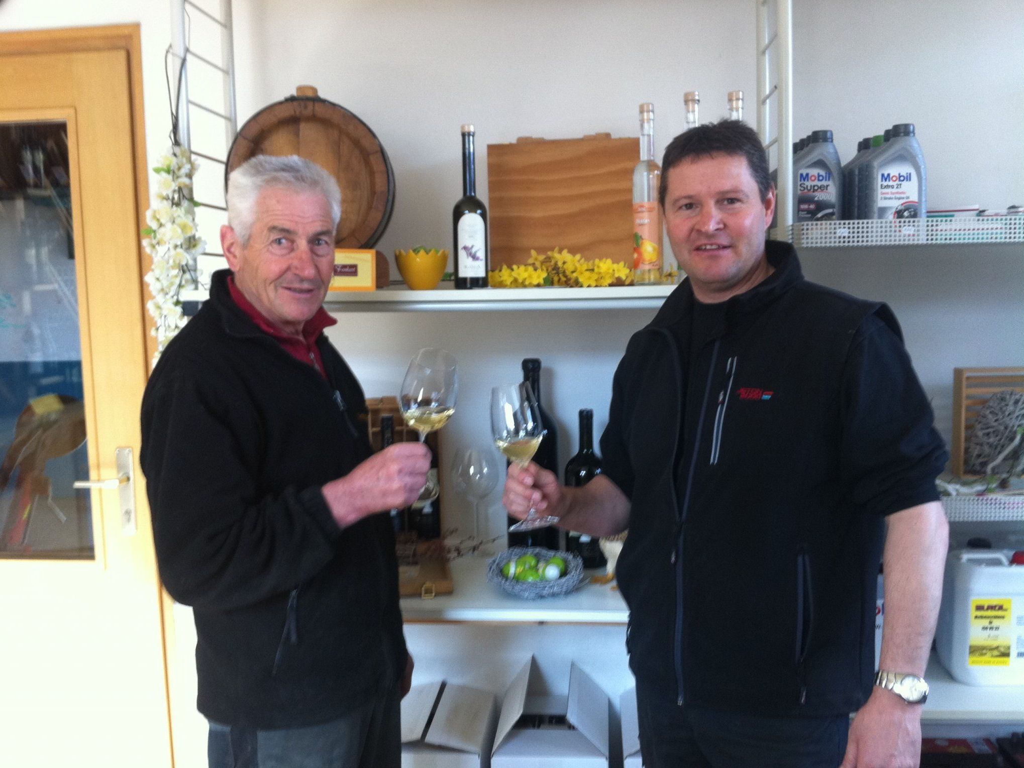 Gebhard und Sohn Markus freuen sich auf Ihren Besuch im Roßhag Gebhard und Sohn Markus freuen sich auf Ihren Besuch im Roßhag