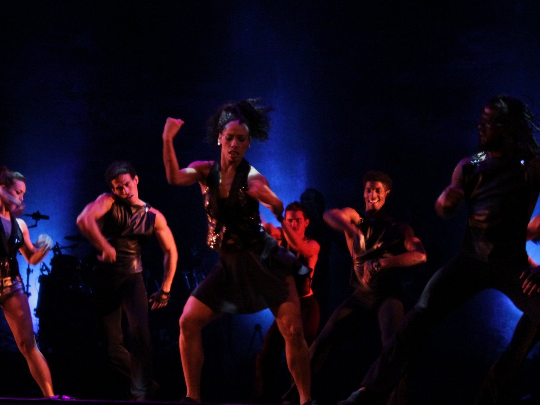 Beim Ballet Revolucion im Museumsquartier treffen sich kubanisches Feuer und karibische Grazie Beim Ballet Revolucion im Museumsquartier treffen sich kubanisches Feuer und karibische Grazie
