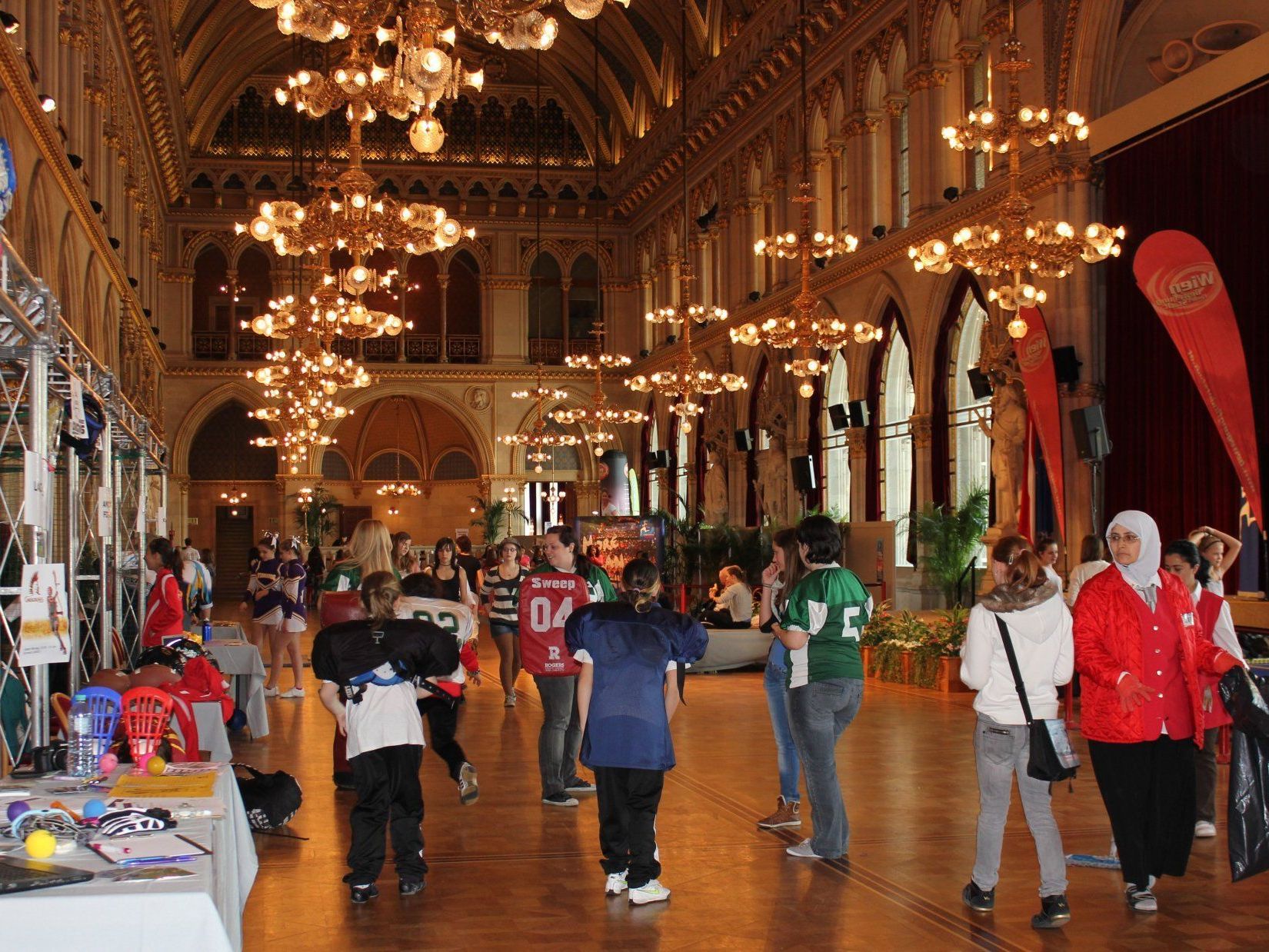 Das Rathaus steht heute ganz im Zeichen des Girlie Sports Day. Das Rathaus steht heute ganz im Zeichen des Girlie Sports Day.