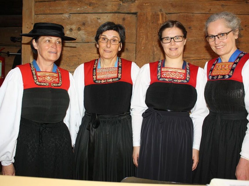 Ausstellungsmacherinnen: Annelies Nigsch, Marianne Kresser, Brigitte Metzler und Judith Kohler. Ausstellungsmacherinnen: Annelies Nigsch, Marianne Kresser, Brigitte Metzler und Judith Kohler.