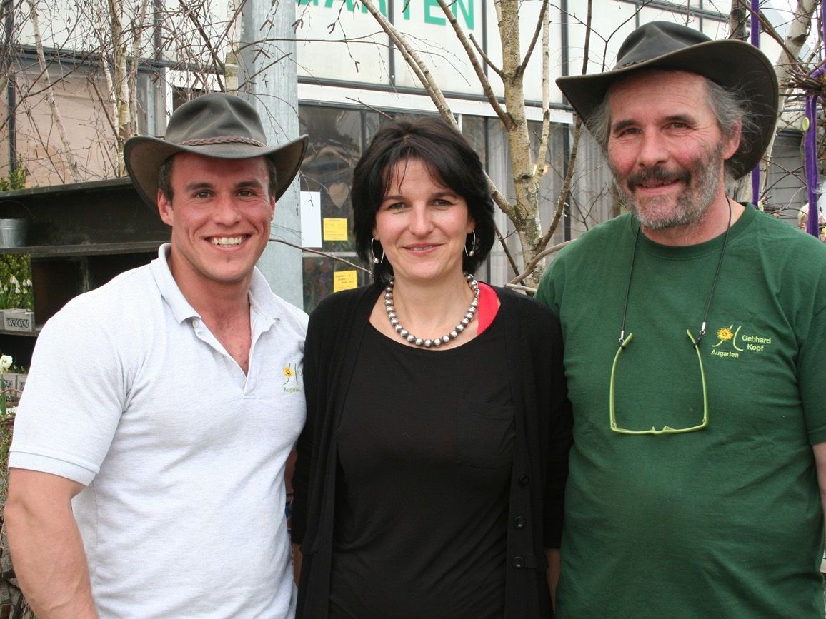 Sie stehen hinter dem Markt: Raphael und Gebhard Kopf mit Claudia Peyer.