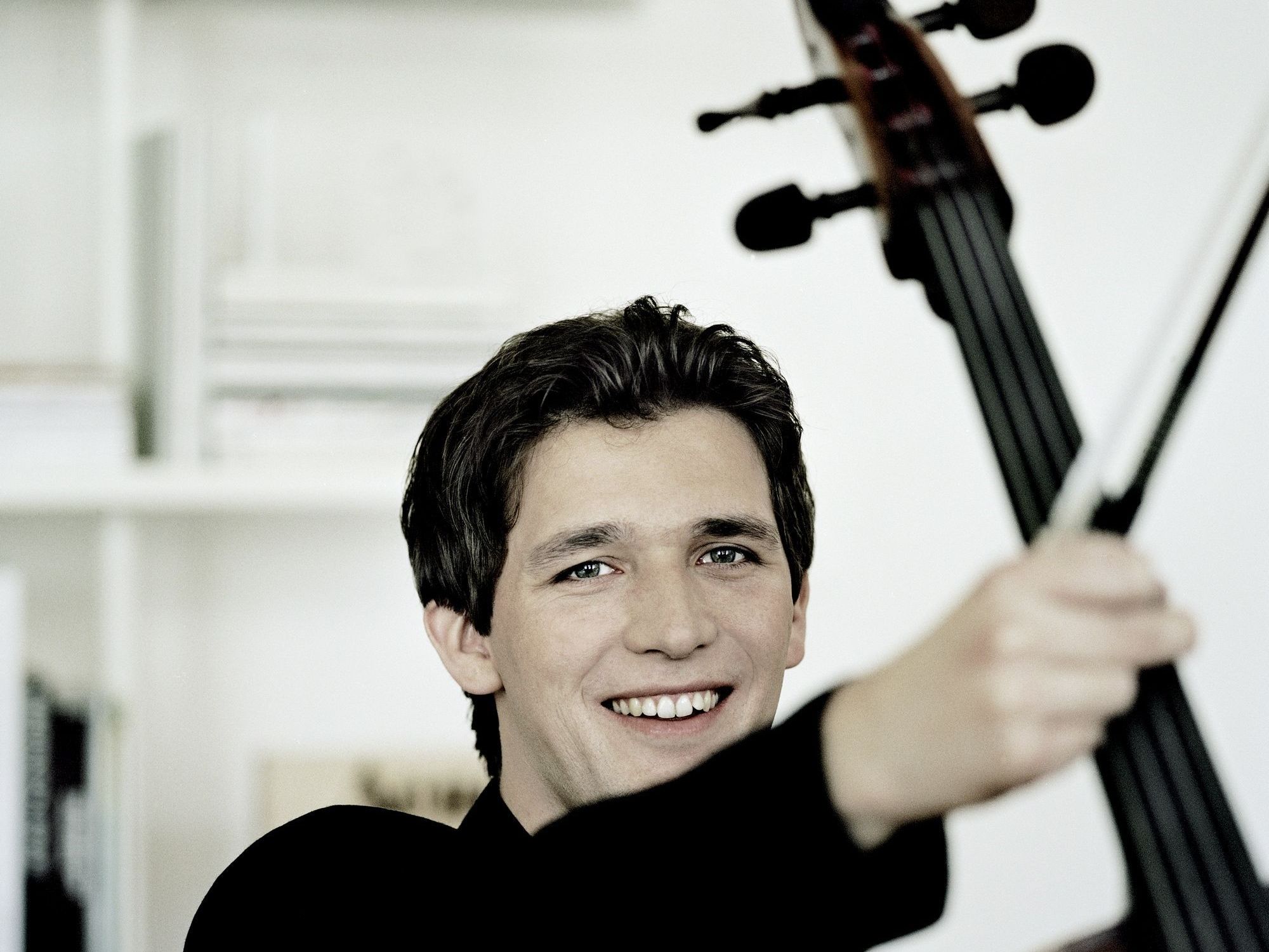Osterkonzerte mit Ausnahmecellist Maximilian Hornung Osterkonzerte mit Ausnahmecellist Maximilian Hornung