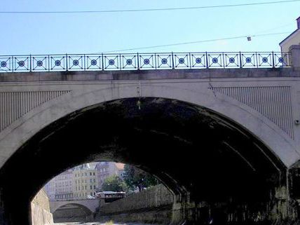 Vorrang für Radfahrer in Margareten: Die Neville-Brücke soll autofrei werden. Vorrang für Radfahrer in Margareten: Die Neville-Brücke soll autofrei werden.