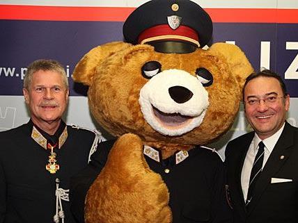 Bei der Verleihung des 133er Awards im Wiener Rathaus ist auch ein bäriges "Maskottchen" mit von der Partie