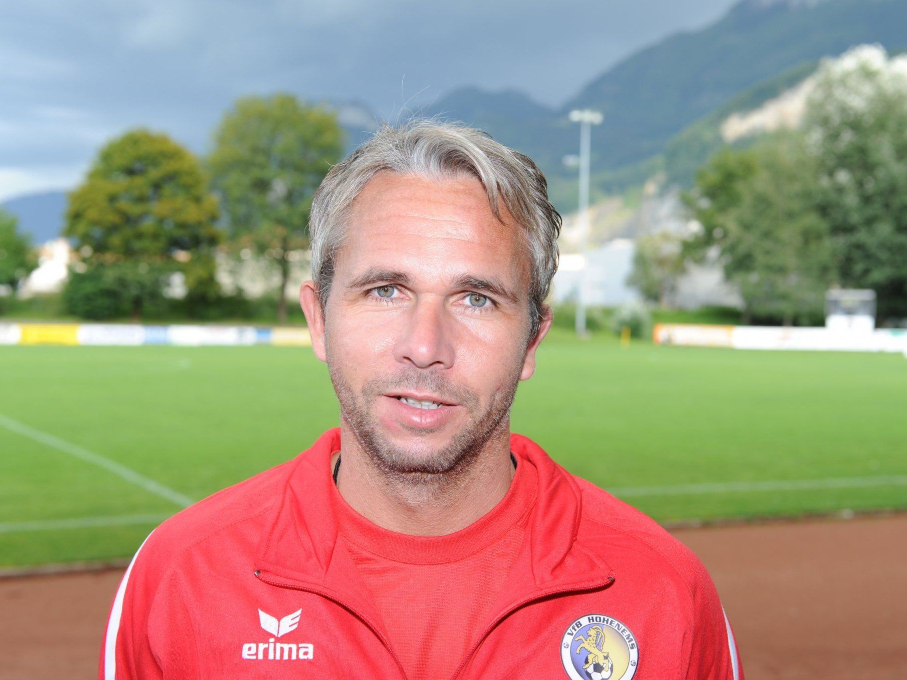 Rainer Spiegel hat seinen Vertrag als Trainer in Hohenems um eine Saison verlängert. Rainer Spiegel hat seinen Vertrag als Trainer in Hohenems um eine Saison verlängert.