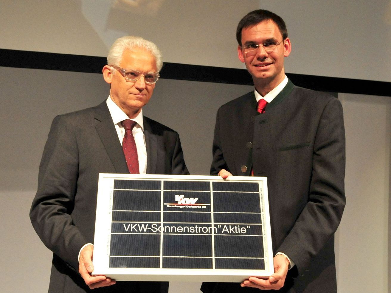 Landesenergieversorger startet neue Aktion "Sonnenstrom'Aktie'" auf der heute eröffneten Frühjahrsmesse Dornbirn. Landesenergieversorger startet neue Aktion "Sonnenstrom'Aktie'" auf der heute eröffneten Frühjahrsmesse Dornbirn.