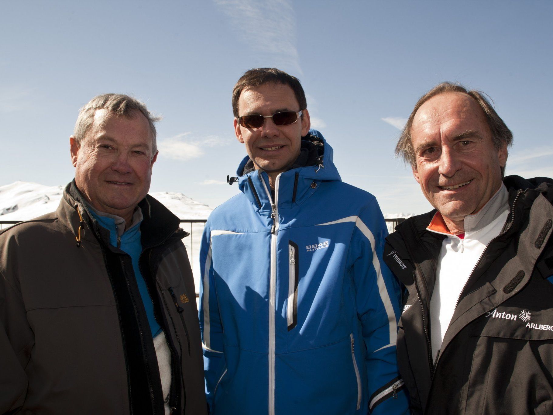v.l.n.r. Helmut Fend; LH Mag. Markus Wallner; Dipl. Kaufm. Mario Stedile-Foradori auf der Sonnenterrasse des neu errichteten Bergrestaurants Muttjöchle. v.l.n.r. Helmut Fend; LH Mag. Markus Wallner; Dipl. Kaufm. Mario Stedile-Foradori auf der Sonnenterrasse des neu errichteten Bergrestaurants Muttjöchle.
