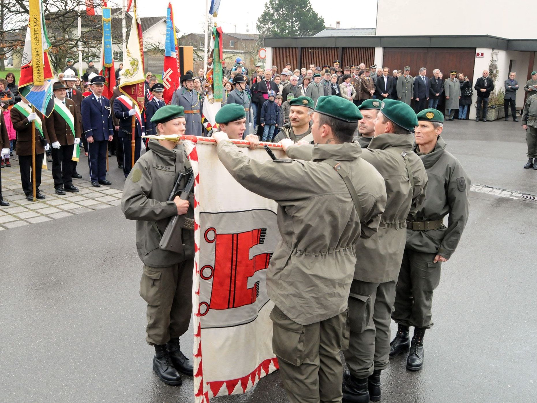 Feierliche Angelobung der 45 Vorarlberger Rekruten auf dem Schulplatz in Fußach Feierliche Angelobung der 45 Vorarlberger Rekruten auf dem Schulplatz in Fußach