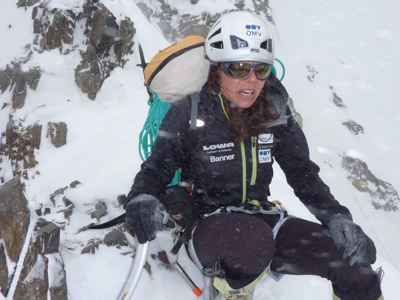 Gerlinde Kaltenbrunner beim Aufstieg auf den K2.