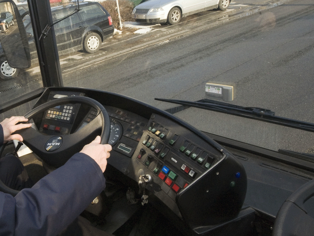 Für einen lukrativen Nebenverdienst steht ein Busfahrer vor gericht: Er verkaufte gefälschte Monatskarten. Für einen lukrativen Nebenverdienst steht ein Busfahrer vor gericht: Er verkaufte gefälschte Monatskarten.