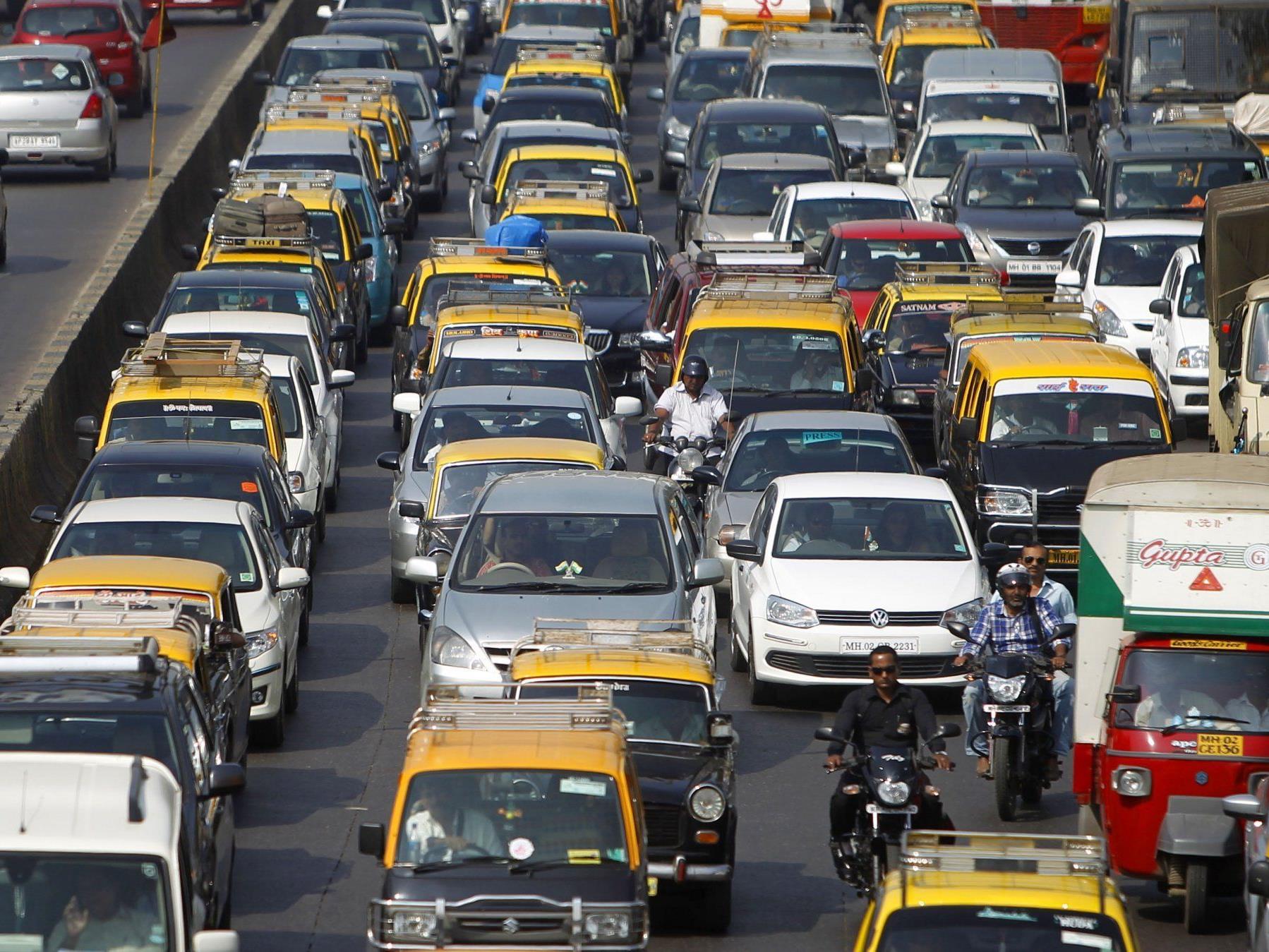 In Mumbai wird im Kampf durch das Verkehrschaos an einem Tag soviel gehupt wie in Deutschland in einem ganzen Jahr.