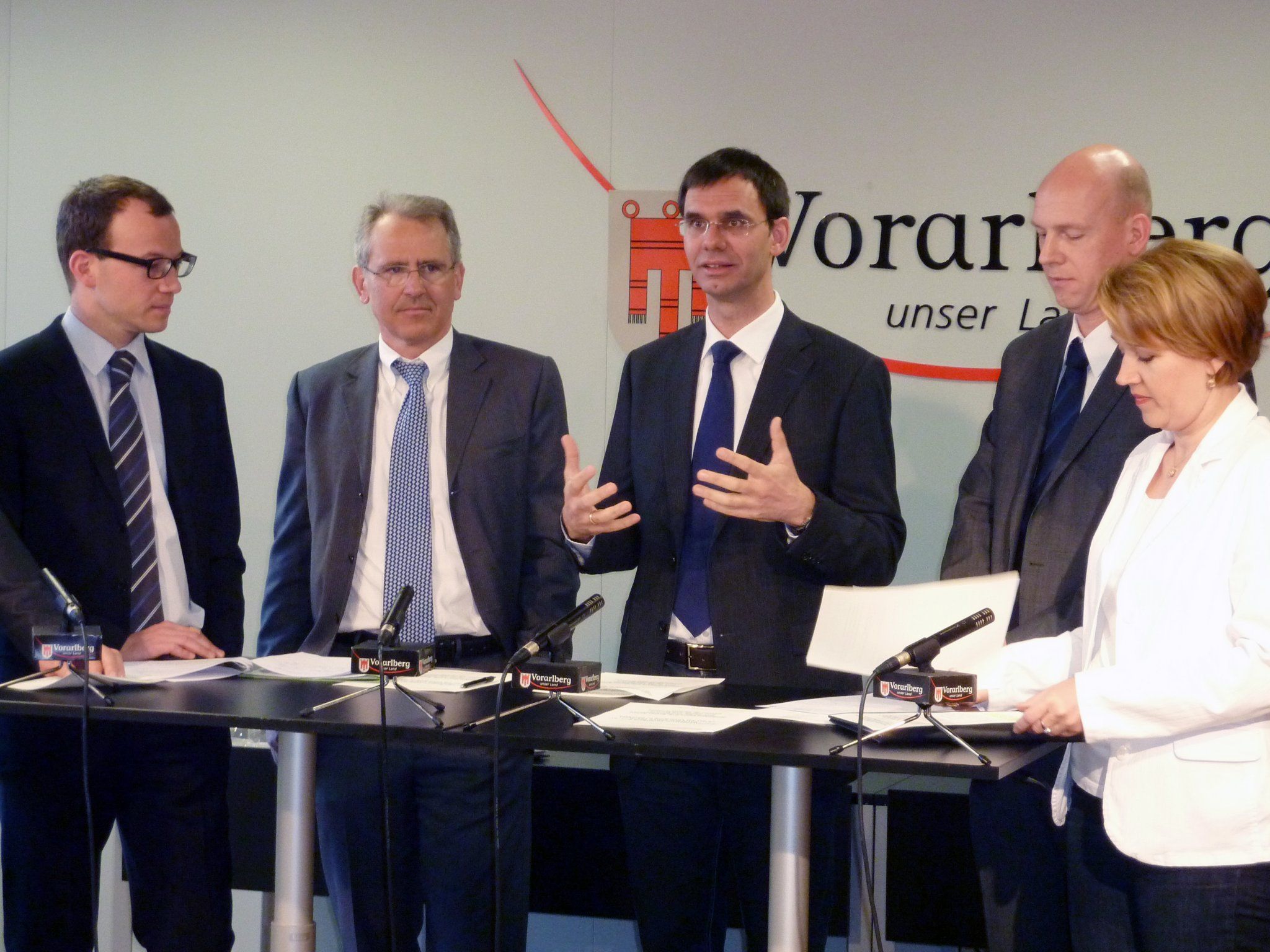 (v.l.) Stiftungsprofessor Petrasch, illwerke vkw Vorstand Germann, Landeshauptmann Wallner, FH-Rektor Frormann und Landesrätin Kaufmann im Pressefoyer. (v.l.) Stiftungsprofessor Petrasch, illwerke vkw Vorstand Germann, Landeshauptmann Wallner, FH-Rektor Frormann und Landesrätin Kaufmann im Pressefoyer.