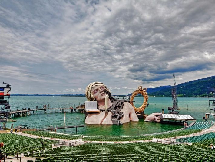 Die Bewerbungsfrist für die Intendanz für die Bregenzer Festspiele wurde mit dem 25. Mai 2012 festgelegt. Die Bewerbungsfrist für die Intendanz für die Bregenzer Festspiele wurde mit dem 25. Mai 2012 festgelegt.