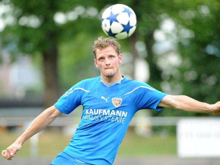 Dominik Helbock gibt am Samstag sein Debüt als Spielertrainer. Dominik Helbock gibt am Samstag sein Debüt als Spielertrainer.