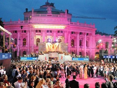 Der Kartenvorverkauf für den Life Ball 2012 startet am 8. März. Der Kartenvorverkauf für den Life Ball 2012 startet am 8. März.