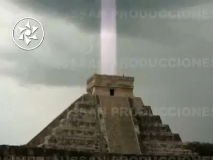 Der mysteriöse Lichtstrahl kommt direkt aus dem ehemaligen Götter-Tempel.
