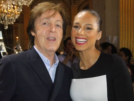 Prominente Gäste bei Stella McCartneys Show: Papa Paul und Alicia Keys. Prominente Gäste bei Stella McCartneys Show: Papa Paul und Alicia Keys.