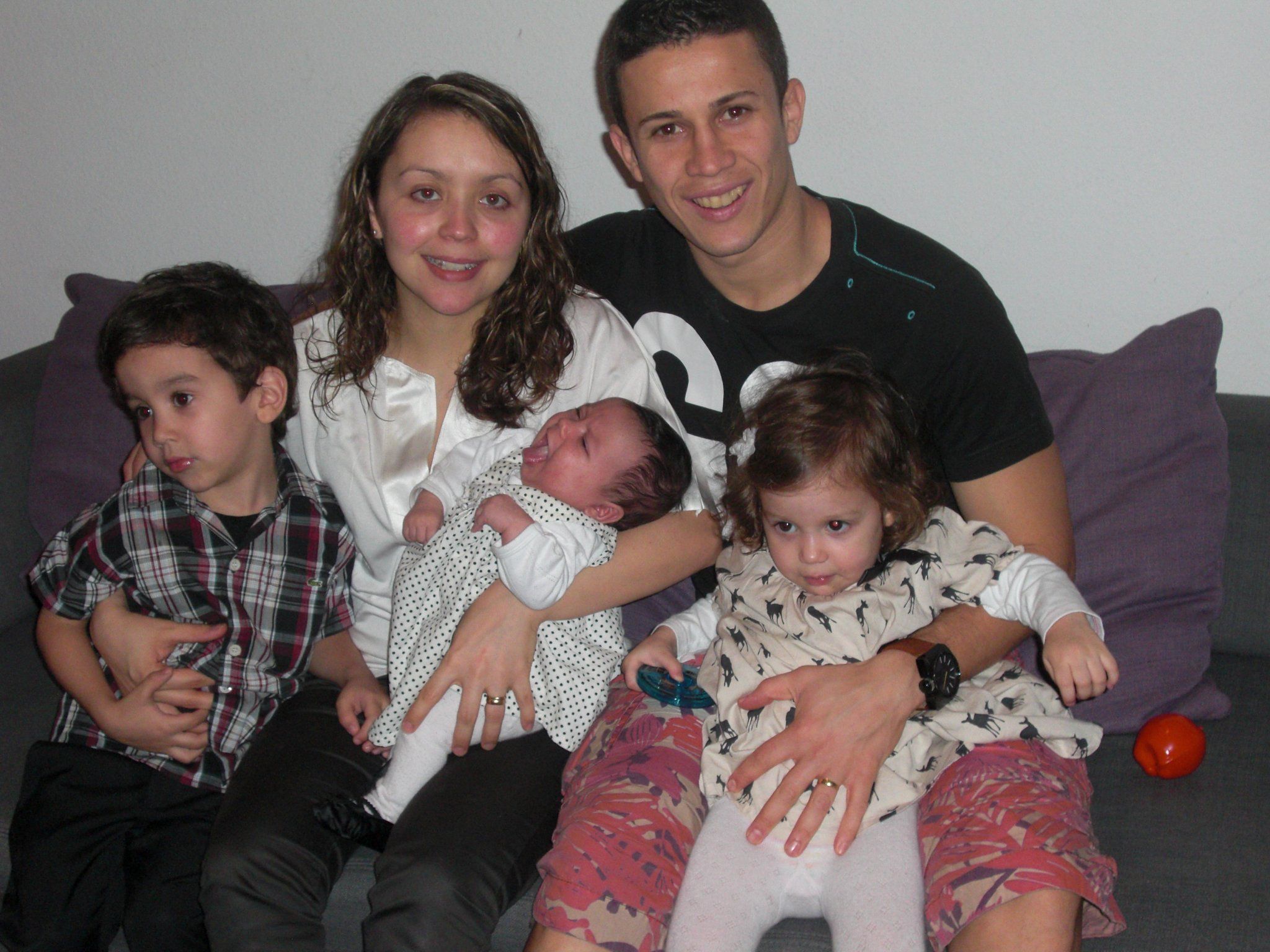 Thiago de Lima mit seiner großen Familie will nochmals durchstarten als Profi. Thiago de Lima mit seiner großen Familie will nochmals durchstarten als Profi.