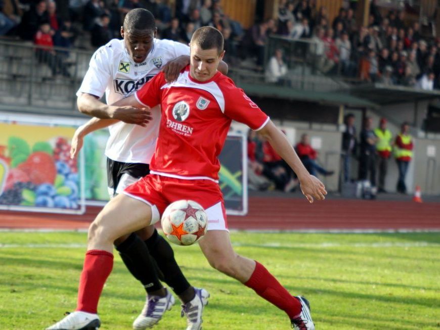 Dornbirn und Altach Amateure trennten sich vor 800 Zuschauern mit 1:1-Unentschieden. Dornbirn und Altach Amateure trennten sich vor 800 Zuschauern mit 1:1-Unentschieden.