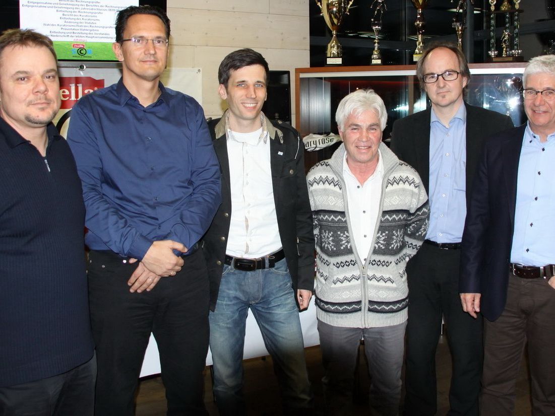 Der neugewählte Rivella SC Bregenz-Vorstand mit Neoobmann Pascal Pletsch. Der neugewählte Rivella SC Bregenz-Vorstand mit Neoobmann Pascal Pletsch.