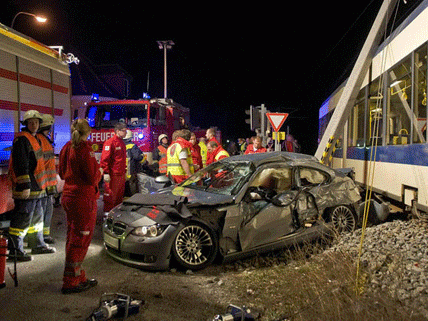 Am Dientsagabend kam es zu einem schweren Zusammenstoß eines Pkws mit der Badener Bahn.