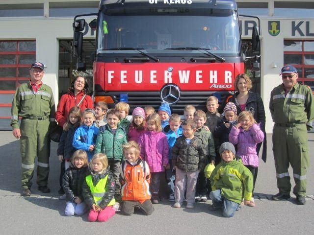 Die Kinder erlebten spannende Momente bei der Feuerwehr. Die Kinder erlebten spannende Momente bei der Feuerwehr.