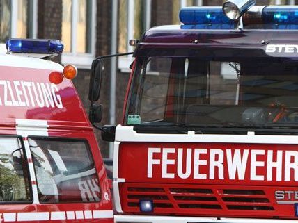Die Feuerwehr musste wegen dem Einbruch ausrücken. Die Feuerwehr musste wegen dem Einbruch ausrücken.