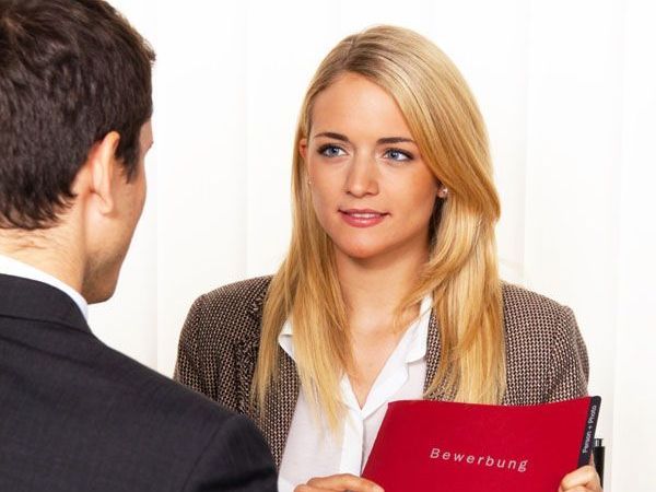 Wenn es nach SOS Mitmensch geht, würde die Identität der Bewerber erst beim ersten persönlichen Gespräch preisgegeben Wenn es nach SOS Mitmensch geht, würde die Identität der Bewerber erst beim ersten persönlichen Gespräch preisgegeben
