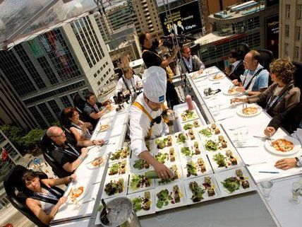 Gewinne 1x2 Tickets für Dinner in the Sky am 14. Mai in Wien Gewinne 1x2 Tickets für Dinner in the Sky am 14. Mai in Wien