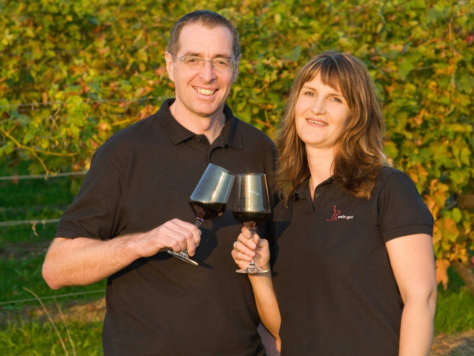 Andrea Sinz und Herbert Bischof laden mit ihren Partnern zur „wein:gut:kost“- ins „Reiner“ nach Lochau. Andrea Sinz und Herbert Bischof laden mit ihren Partnern zur „wein:gut:kost“- ins „Reiner“ nach Lochau.