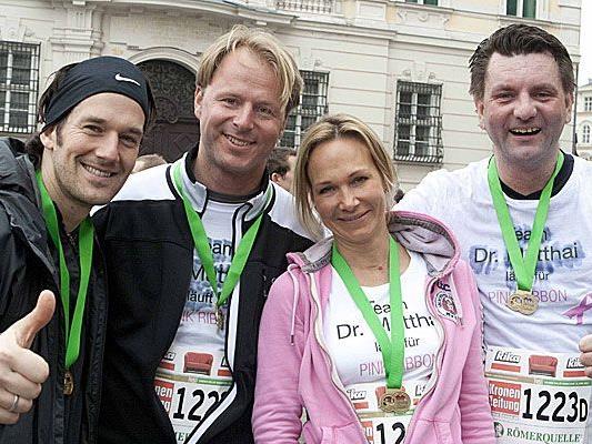 Glückliches Team Matthai nach dem Vienna City Marathon